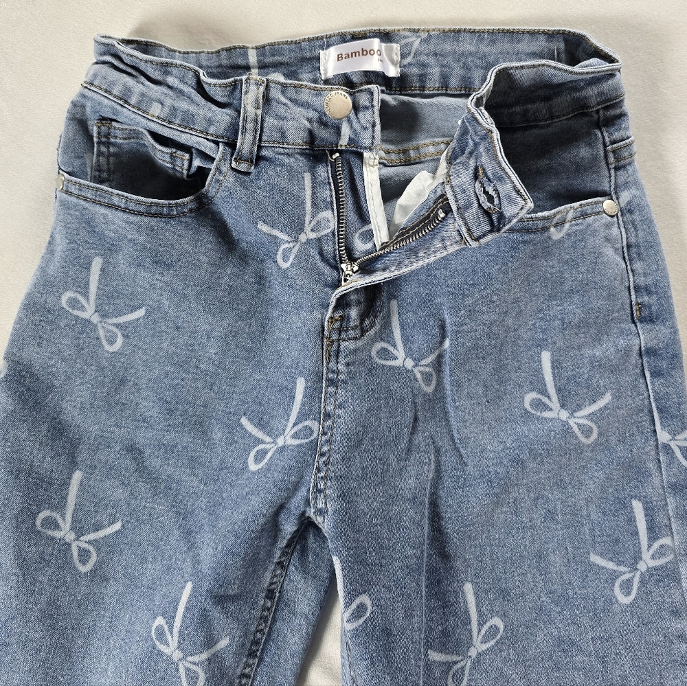 BAMBOO▪️Light Wash Straight Leg Jeans with Bow Design - Picture 7 of 9